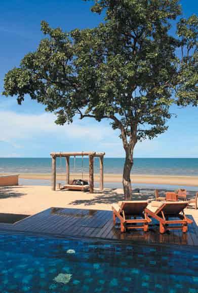 As the city itself has long been a favorite destination among Thai royalty, Asara has been designed in the style of Hua Hin s traditional beach