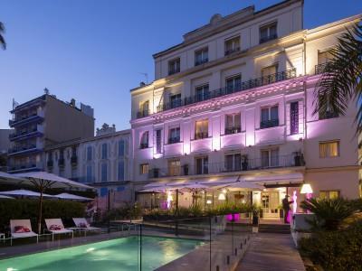 LE CANBERRA (4*) 120 rue d Antibes, Cannes A STAR AMONGST THE STARS In the heart of the seventh art city, the hotel Le Canberra with a contemporary ambience inspired from the glamour of the 50 s