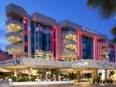 JW MARRIOTT CANNES (5*) 50 boulevard de la Croisette, Cannes Situated on La Croisette, only a few steps from the ocean, the hotel provides an unparalleled combination of luxury and convenience.