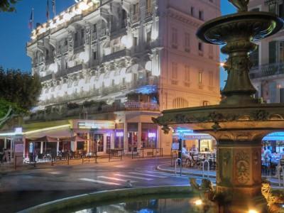 HOTEL SPLENDID (4*) 4 rue Félix Faure, Cannes Hotel Splendid, just a few steps away from the sandy beaches, offers a panoramic view on the Old Port, the Bay of Cannes, the old area of Suquet and the