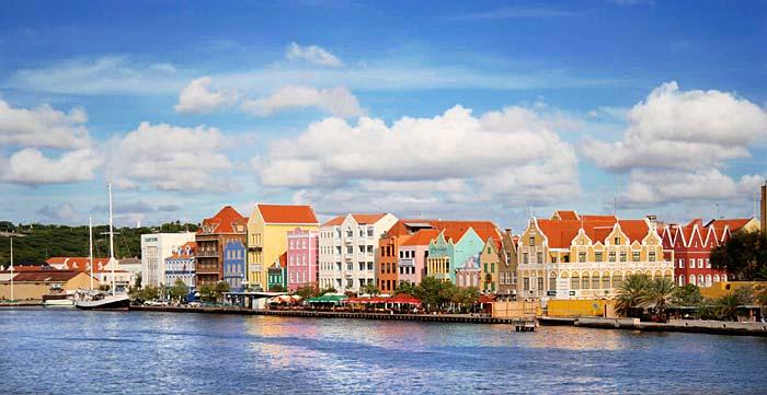 December 29 th : Spanish Bay, Curaçao After sailing 15 nautical miles, or approximately 1 hour 20 minutes, STARFIRE will weave her way up a narrow inlet that opens up into the protected waters of