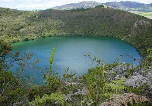 RECOMMENDED ITINERARIES DAY 7 GUATAVITA TOUR Many hopes of finding El Dorado, it was once believed, converged on this small, circular lake about 50km northeast of Bogotá.