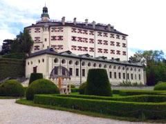 > Buffet breakfast, door-to-door transportation, Munich orientation tour, entrance to Nymphenburg Palace, Landhaus