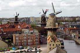 00 h Today you will visit The Hague with the Binnenhof, seat of the Dutch parliament. Later you will visit Scheveningen at the Northsea coast. You bike via the dunes to Leiden.