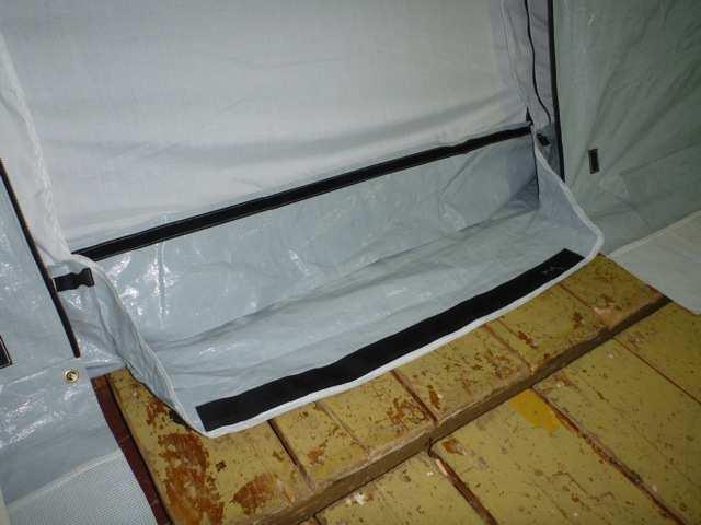 At the bottom of each door, the groundsheet can be open to form a flat threshold.