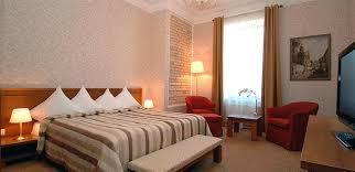 Rooms: All 118 rooms decorated in a classical style, featuring air conditioning, satellite TV, pay-tv channels, telephone, constant Wi-Fi internet access,