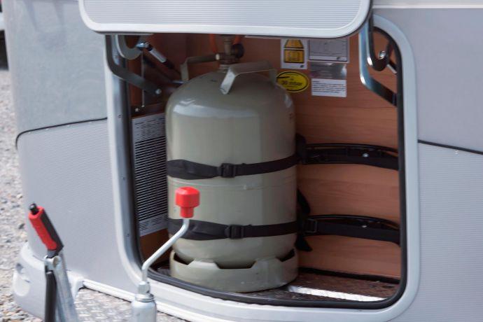 The insulated gas locker in the ERIBA Touring, with its robust yet lightweight corrugated aluminium base, is accessible via a large locker door with a low loading sill over the drawbar, and has space