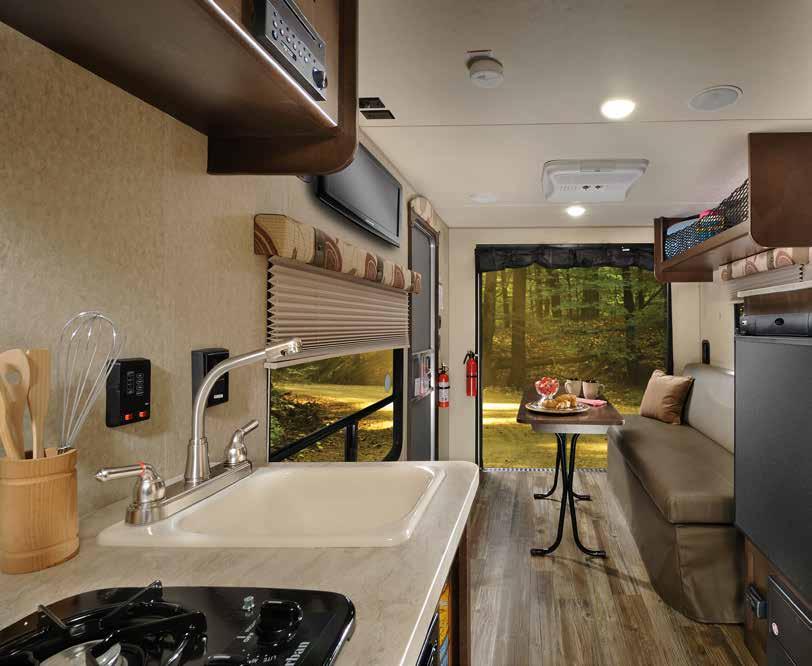 17RP NATURAL The 17RP floor plan combines a flexible family trailer with a toy hauler.