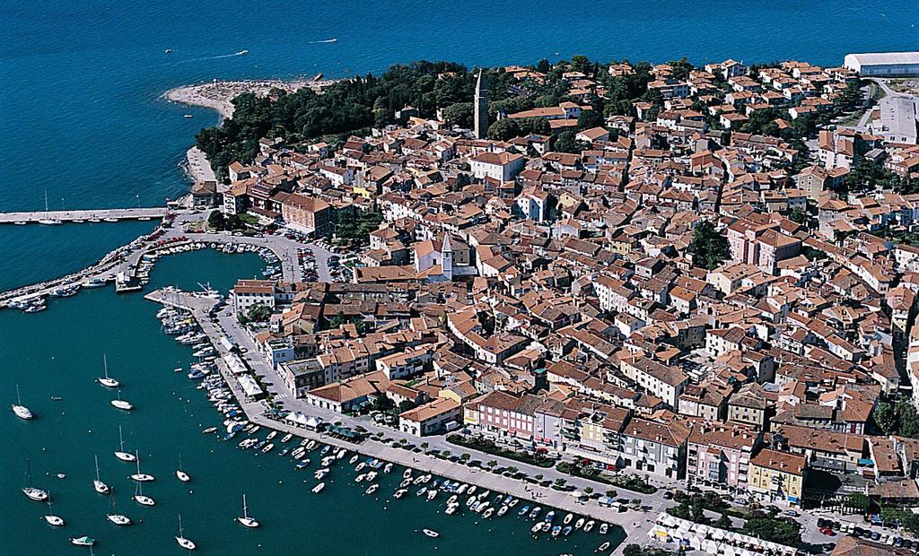 International Architectural and Urban Design Workshop WATERFRONT REDEVELOPMENT: IZOLA EAST 24 28 September 2012, Izola, Slovenia WORKSHOP VENUE SLOVENIA Slovenia is the very heart of Europe, at the