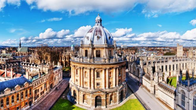 Oxford Excursion Saturdays only Depart Swanage 07:45 Return 19:30 Students will have a walking tour taking in many of Oxford s famous sights, such as the spires and numerous university