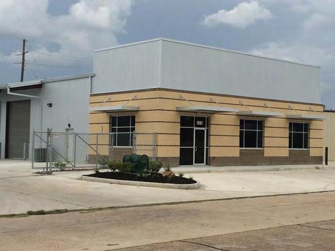 Acadiana Plaza, W. Parkwood Avenue, 7,000 sf freestanding April office 2015. warehouse 16 ft. building span. for 45,000 lease. 1000 SF ft.² total.