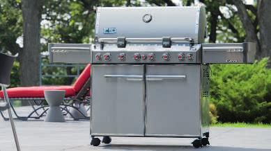 3 stainless steel burners. Stainless steel cooking grates and Flavorizer bars. 12,000 BTU side burner; 10,000 BTU sear station. 2 stainless steel work surfaces. Enclosed steel cabinet.
