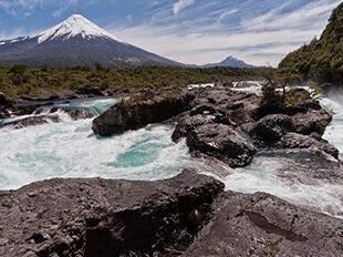 Meet your guide and travel 20kms north to arrive at Puerto Varas, a quaint and cozy German town idyllically located on the shores of Llanquihue Lake.