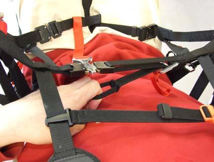 2.2.4- Chest strap adjustment The chest strap adjusts the distance between the two karabiners, and it can be set between 37 and 48 centimetres.