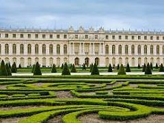 DAY 5: PARIS/ VERSAILLES (Wedesday) Enjoy breakfast with your group at the hotel. Today, take the RER train to Versailles.