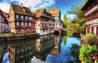 It features a famous astronomical clock. The city of Strasbourg has about 275000 inhabitants and the Greater Strasbourg (Eurométropole) about half a million.