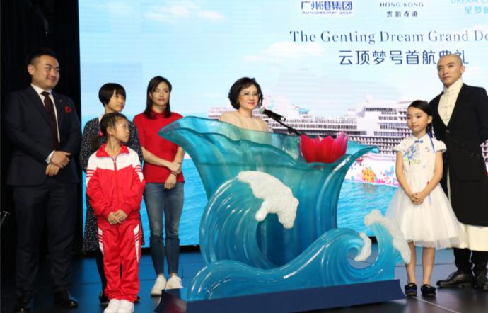 Genting Dream s official Godmother, Puan Sri Cecilia Lim, the wife of Tan Sri Lim
