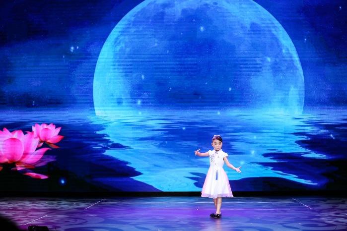 Performance by Zhang Chuyi, a seven-year-old Chinese opera star from Zhengzhou