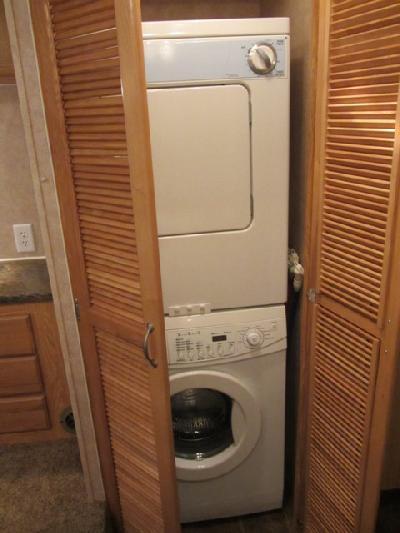 Out Insulated & Tinted Windows Large King U Shape Dinette Lend-A-Hand Assist Handle Low Profile Air Conditioner Mirrored