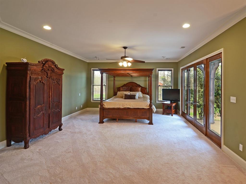 Master Suite A luxurious main level master suite provides