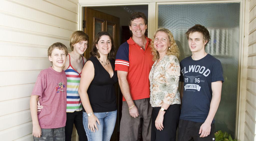 WELCOME TO HOMESTAY Living in a homestay is a great experience, and this guide will help you to enjoy living with a homestay family in Australia.