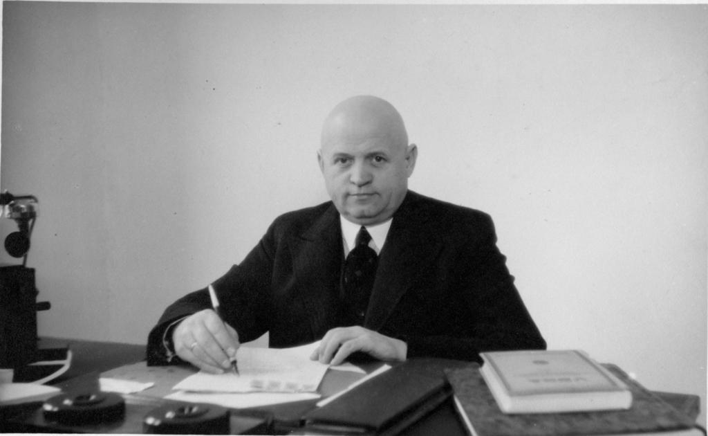 64 pav. Šiaulių miesto burmistras, vaistininkas Juozas Valančius, 1938 m. Nuotrauka iš Šiaulių Aušros muziejaus fondų Dalis jų priklausė tautininkų, keli iki 1926 m. valstiečių liaudininkų partijai.