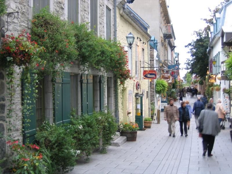 DAY 4: QUEBEC CITY - PORT WASHINGTON, NY Saturday 12-May-2018 Quartier Petit Champlain 1 2 3 meet your Prométour Tour Director and teachers, then take time to say a fond Au Revoir to your host