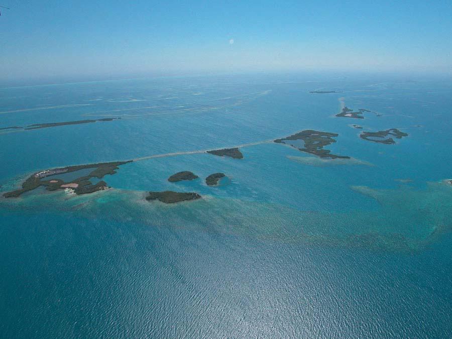 March 2003 Tarpum Cay Cat Cay Elbow Cay Ridge Cay Fisherman s Cay Manatee Cay Northeast Cay Bird Cays The Pelican Cays, which lie at the southern end of the South Water Cay Marine Reserve and a key