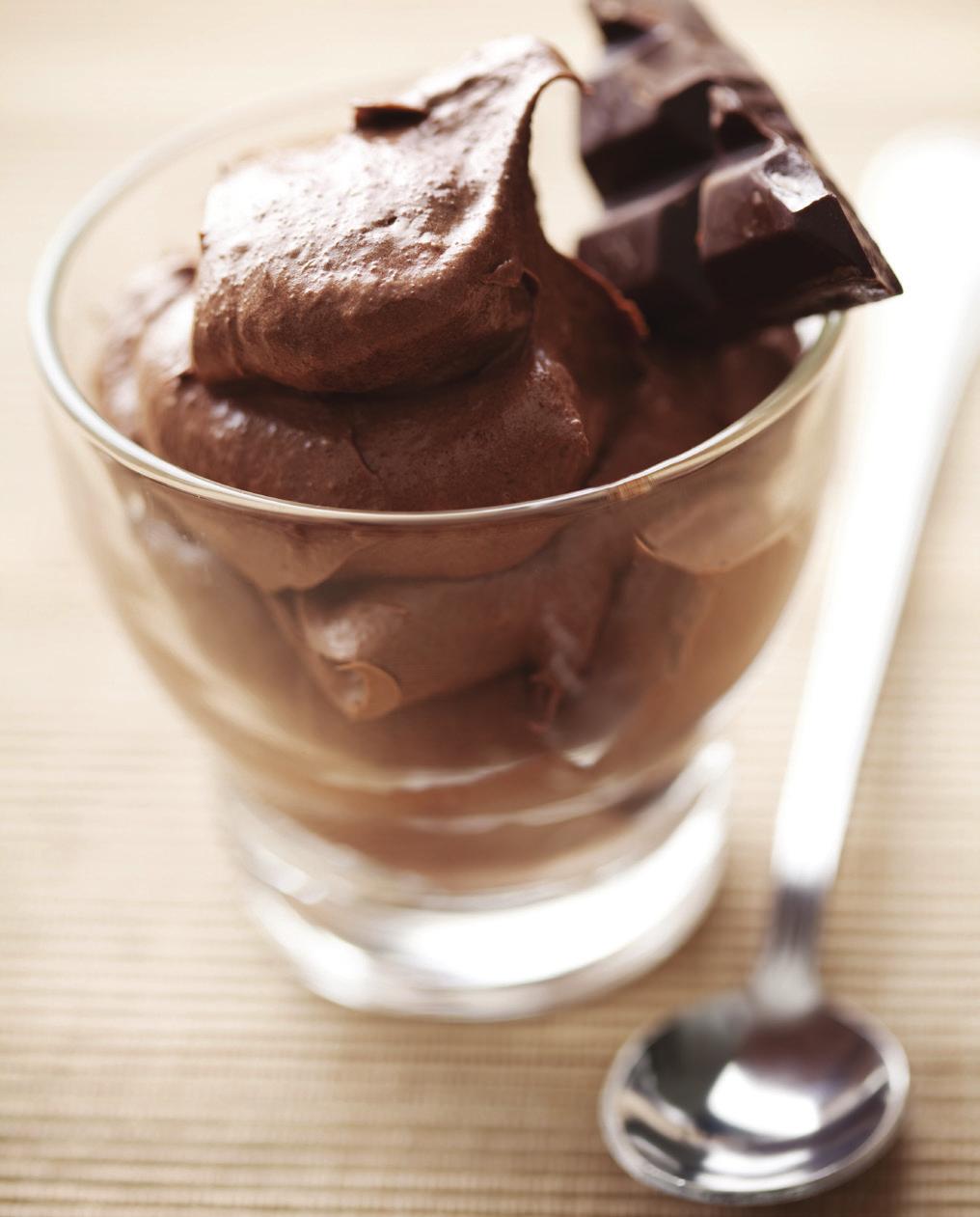 TRY IT OUT! CHOCOLATE MOUSSE WITH AVOCADO SESTAVINE 3 ripe avocados 1 cup cocoa powder ½ cup honey 2 teaspoons vanilla sugar METHOD 1. Add all ingredients to a mixing bowl.