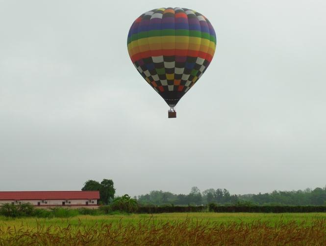 How fast do you fly? The balloon travels the same speed as the wind. An average flight is approximately 10 km in length. How do you steer the balloon?
