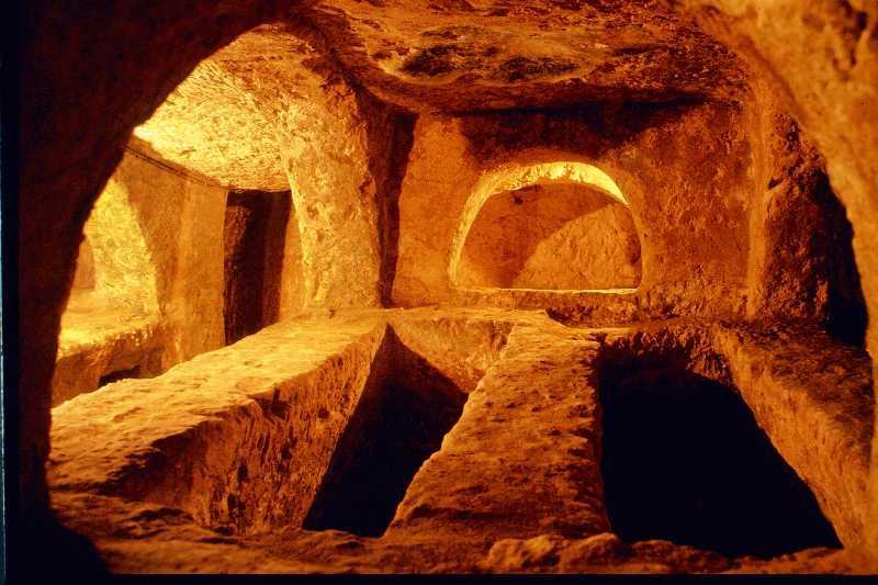 Paul s catacombs are part of a large cemetery once located outside the walls of the ancient Greek city of Melite, now covered by the smaller Mdina and Rabat.
