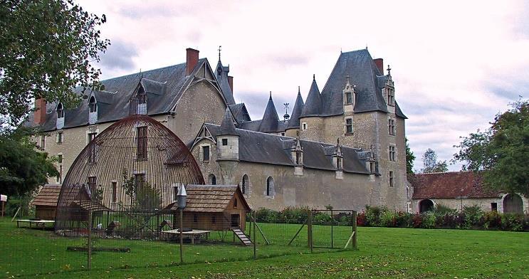 Day 4 : Excursion to Château de Fougères-sur-Bièvre 29kms Visit the Chateau of Fougères-sur Bièvre a unique example of 15 th century feudal style architecture.