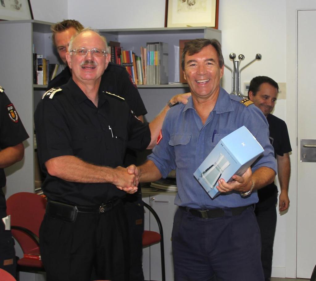 Exchange of gifts between frinds. In the afternoon we went on to visit the Catalan Civil Protection.