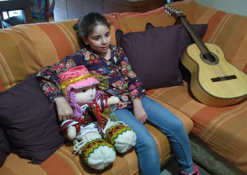 22 and 23 April 2017 Spending the weekend with Maria Leonor, a little girl who loves music! We cooked dinner and after that, her father played the guitar in the evening. And fado, too. I loved it.