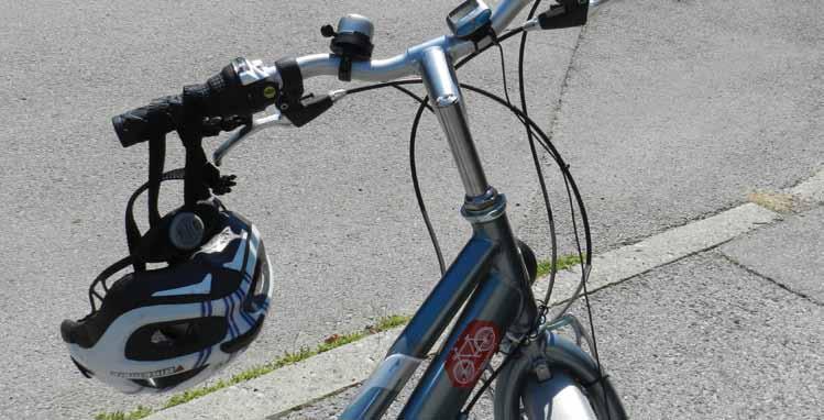 Še posebej so med kolesarji ogroženi starejši ljudje (kar 31 % med poškodovanimi kolesarji je starejših od 60 let) in otroci, ki imajo zaradi svojih sposobnosti pri vožnji kolesa veliko težav.
