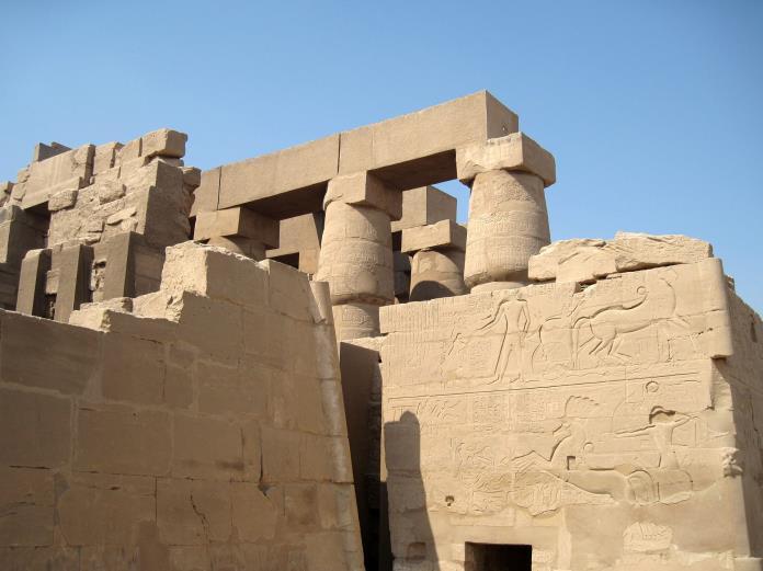 The north exterior wall of the great hypostyle hall includes scenes of Sety I in a successful attack against a fortress of the Pekanan peoples, a march through the desert, the