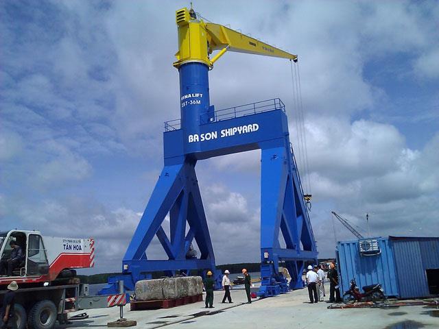 Trang thiết bị tại cảng cũng được đầu tư khác nhau đối với từng loại cảng biển và phải phù hợp với cơ sở hạ tầng tại khu vực cảng đó. a.
