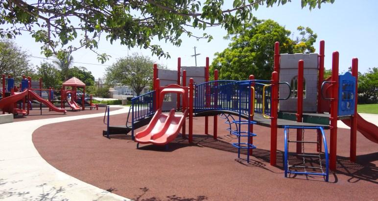 This neighborhood park offers a playground, library, and community rooms