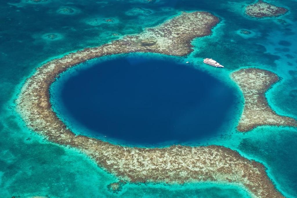 What to do: Great Blue Hole: Belize s most breathtaking and famous landmark is without question the Great Blue Hole.
