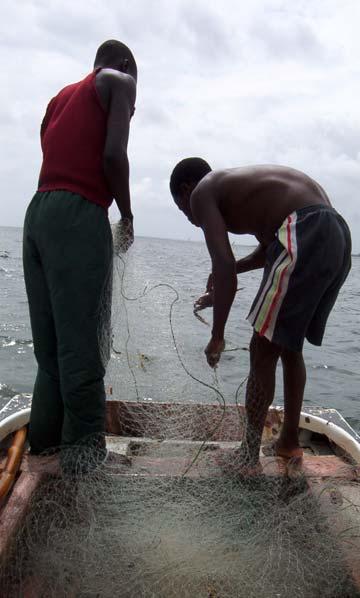 Socio-economic Characterists More than 2.600 people (580 families) Artisanal fishing is the main activity=70% local population Man usually using beach seine and line. Occasionally diving.