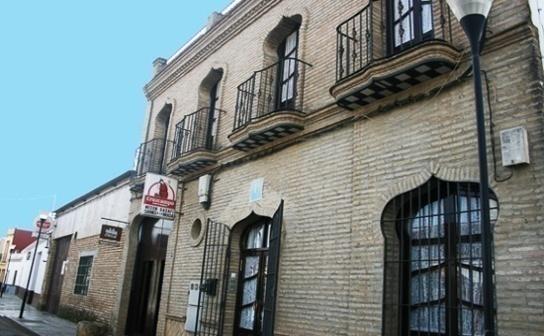 Gadafi Hostel * Traditional andalucia s style hostel located in the same town of