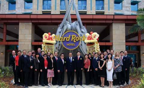 RESORTS WORLD SENTOSA OPENS... Welcome to Singapore s fi rst integrated resort offering the best family entertainment in the region.