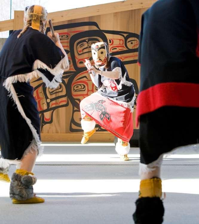 DIFFERENT FACES OF VANCOUVER 4 HOURS This private tour explores different areas of Vancouver, highlighting the city s physical and cultural diversity.