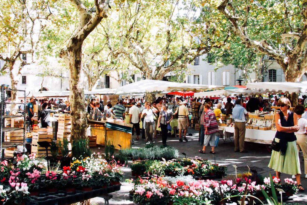SAT DAY 3 LOURMARIN Walk the stalls of the Lourmarin outdoor market, sampling colorful Provençal goods from local producers and farmers.