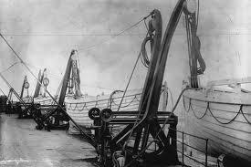 The Beginning of the End- 4/15/1912 11:50 Water poured in and rose 14 feet in the front part of the ship 12:00 am Thomas Andrews informs Captain Smith that the ship will only stay afloat