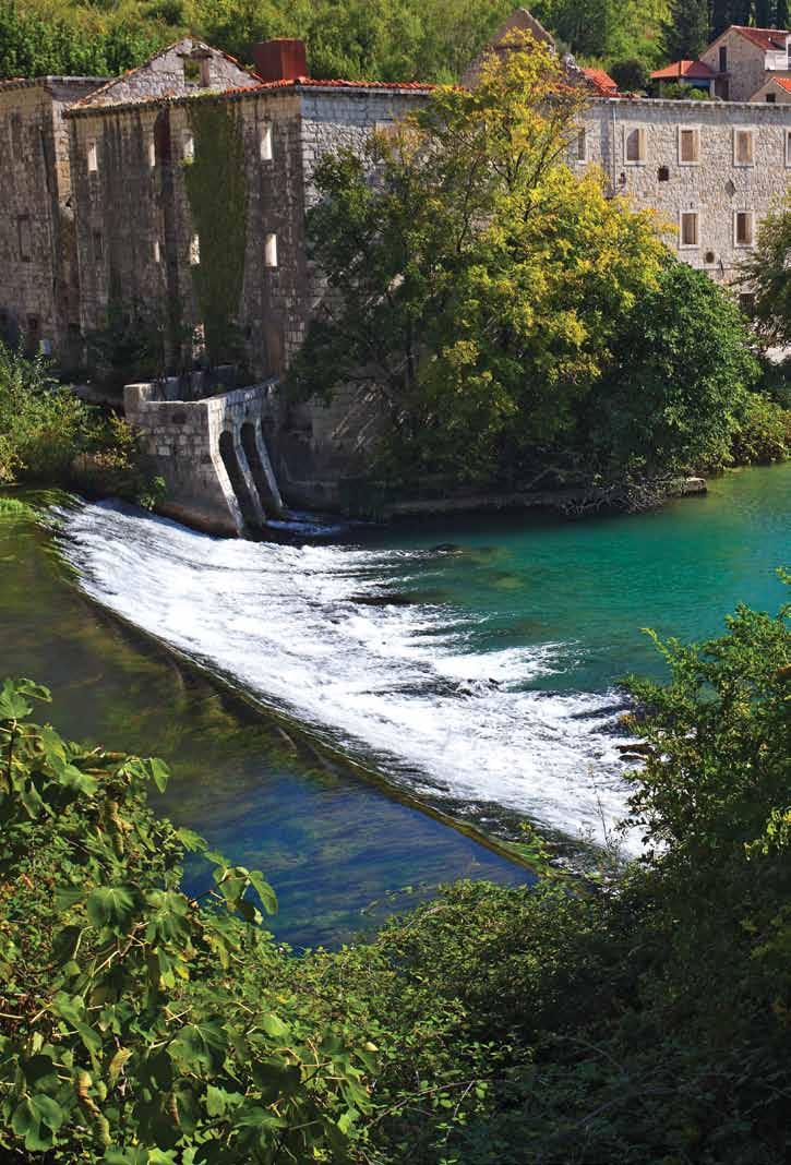 Ombla se zbog blizine dubrovačkog odlagališta za smeće Grabovica, nalazi na popisu od desetak najugroženijih krških fenomena u Hrvatskoj.