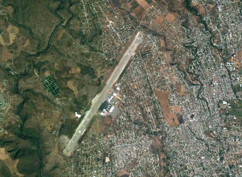 CUERNAVACA AIRPORT MMCB.- Coordinates: N18 50.07' / W99 15.70' Elevation 4277.0 feet MSL.