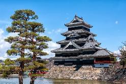 Day 12: Osaka This morning, visit Osaka Castle. Next, take a 1-hour cruise along the Yodogawa River.