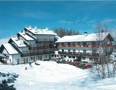 4 3* Hotel Plan Bois - Pila, Italy (SKI ALL DAY WEEK - suitable for independent skiers only) WEEK 3: 4 th -11 th February Skier