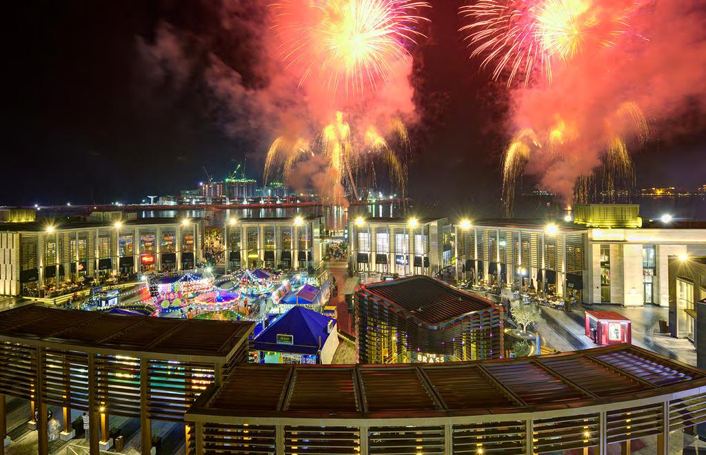 2 Dazzling fireworks Catch the show FIND OUT WHY DUBAI IS FAMOUS FOR ITS FIREWORKS DISPLAYS Dubai comes alive at night and DSF is adding more magic with a series of spectacular fireworks displays
